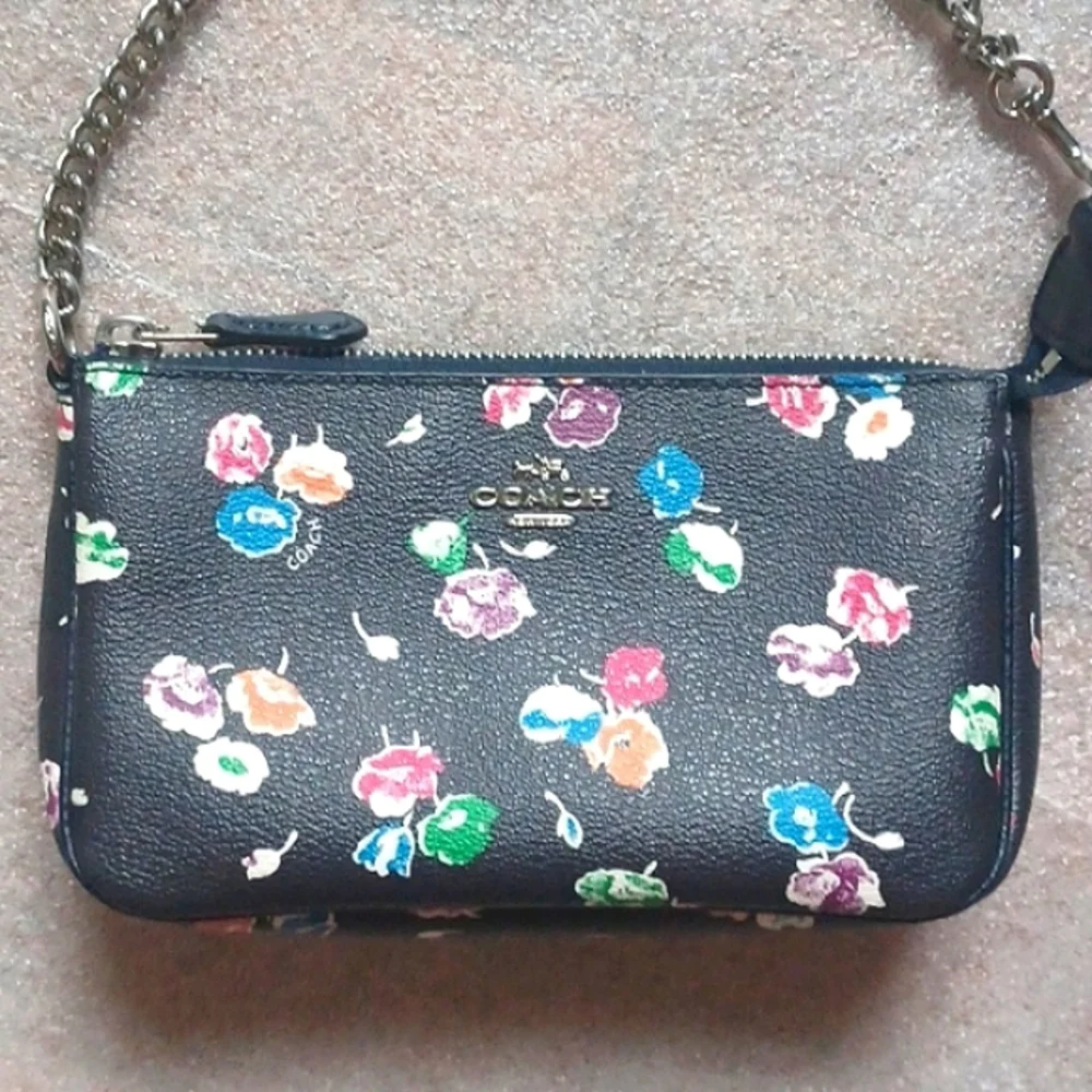 SOLD - COACH Large Wristlet 19 in Wildflower Print - Mini Purse - Picture 3 of 15